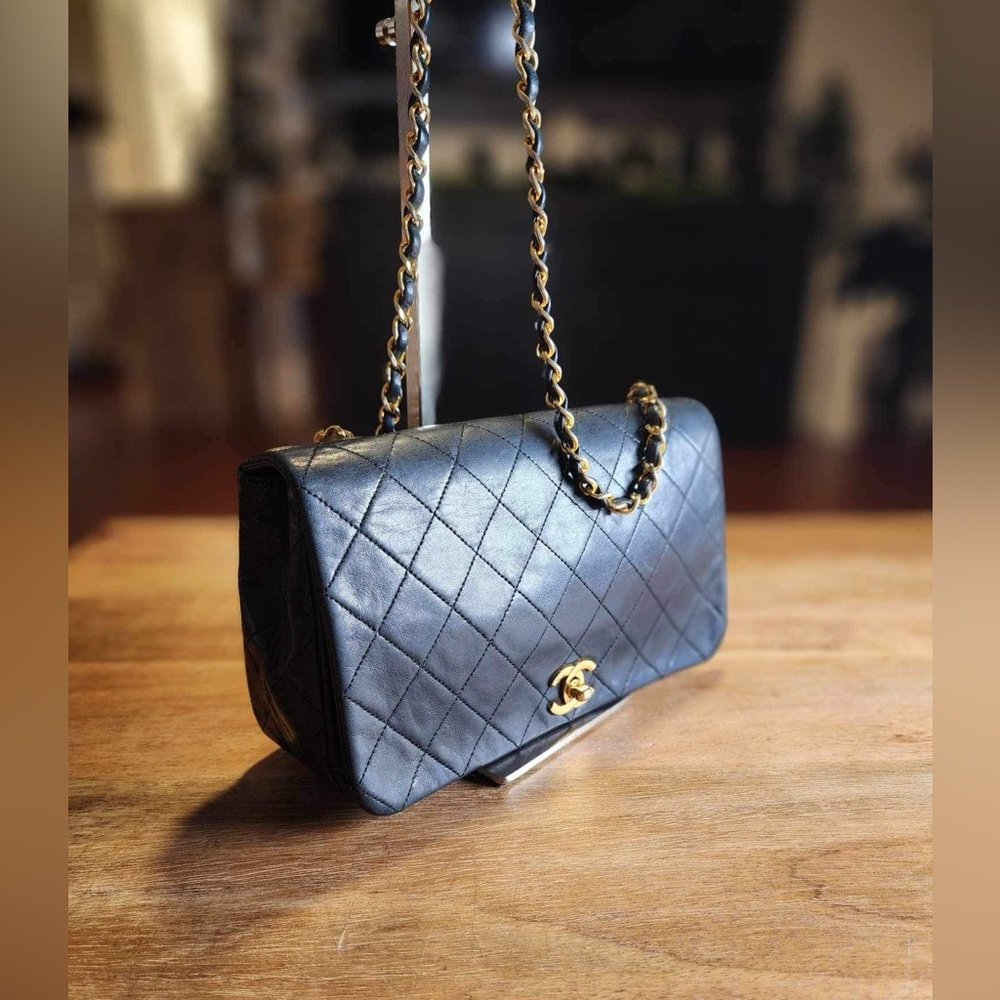 Vintage Chanel quilted CC flap shoulder bag